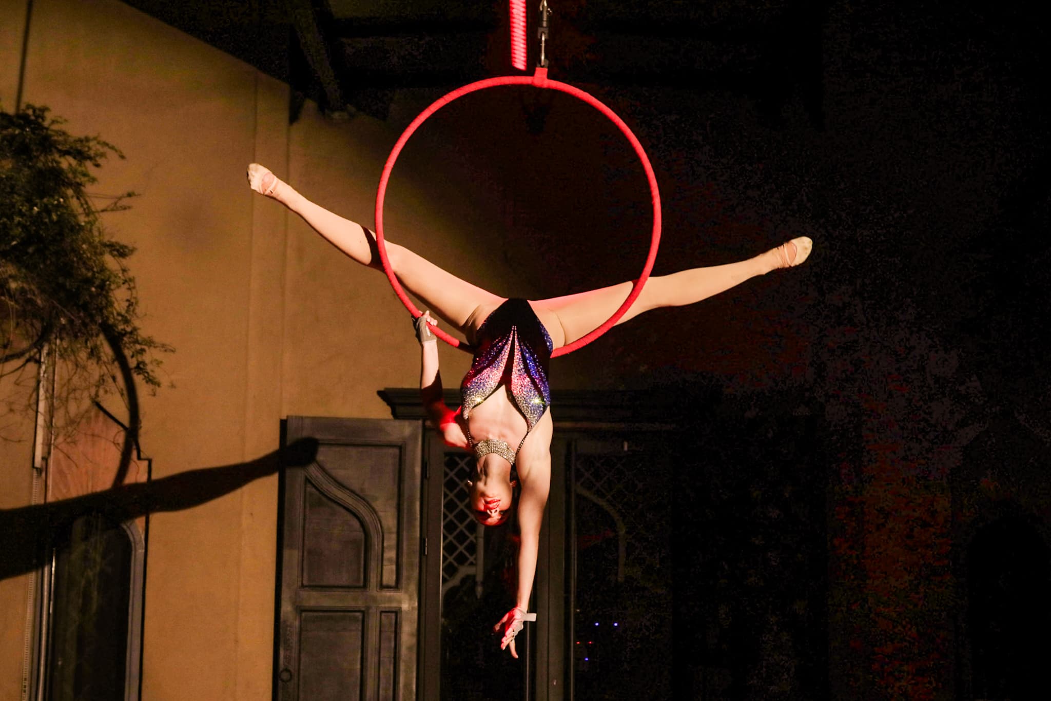 une danseuse de cerceau